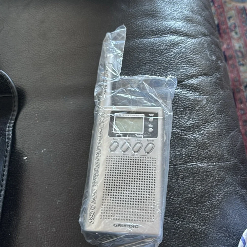 NIB-SHORT WAVE RADIO - Picture 4 of 6